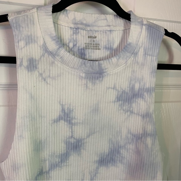 NWT Aerie Blue and White Tie-Dye Cropped Tank Top, size L - Picture 5 of 7